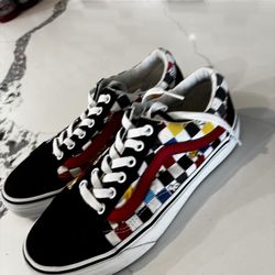 Vans shoes size 7 women or 5.5 boys used