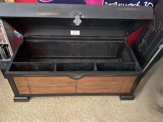 Wooden trunk + matching table