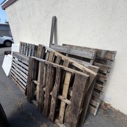 FREE PALLETS FOR PICK UP IN COSTA MESA
