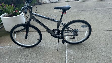 Huffy 24” Rock Creek Mountain Bike – Excellent Condition
