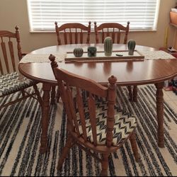 Dining room table with 4 Chairs