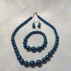 Necklace/Bracelet/Earrings Set.