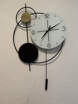Modern Metal Battery Operated Wall Clock