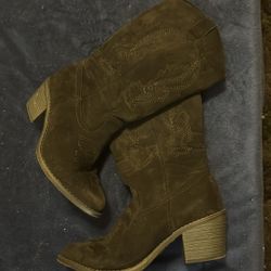 Black Suede Embroidered Western Cowboy Boots – Pointed Toe, Block Heel