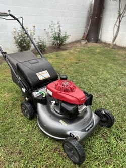 Lawnmower Honda HRR216 Gas Lawn Mower