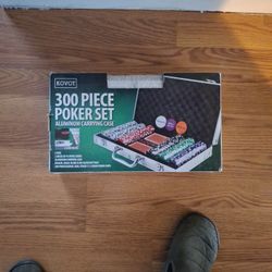 Brand Spanking NEW 300 Piece Poker Set