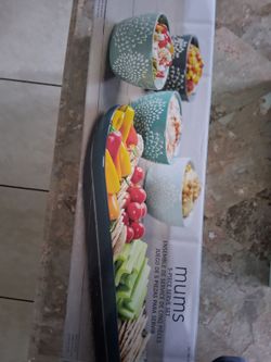 4 recipientes y una bandeja  nuevos