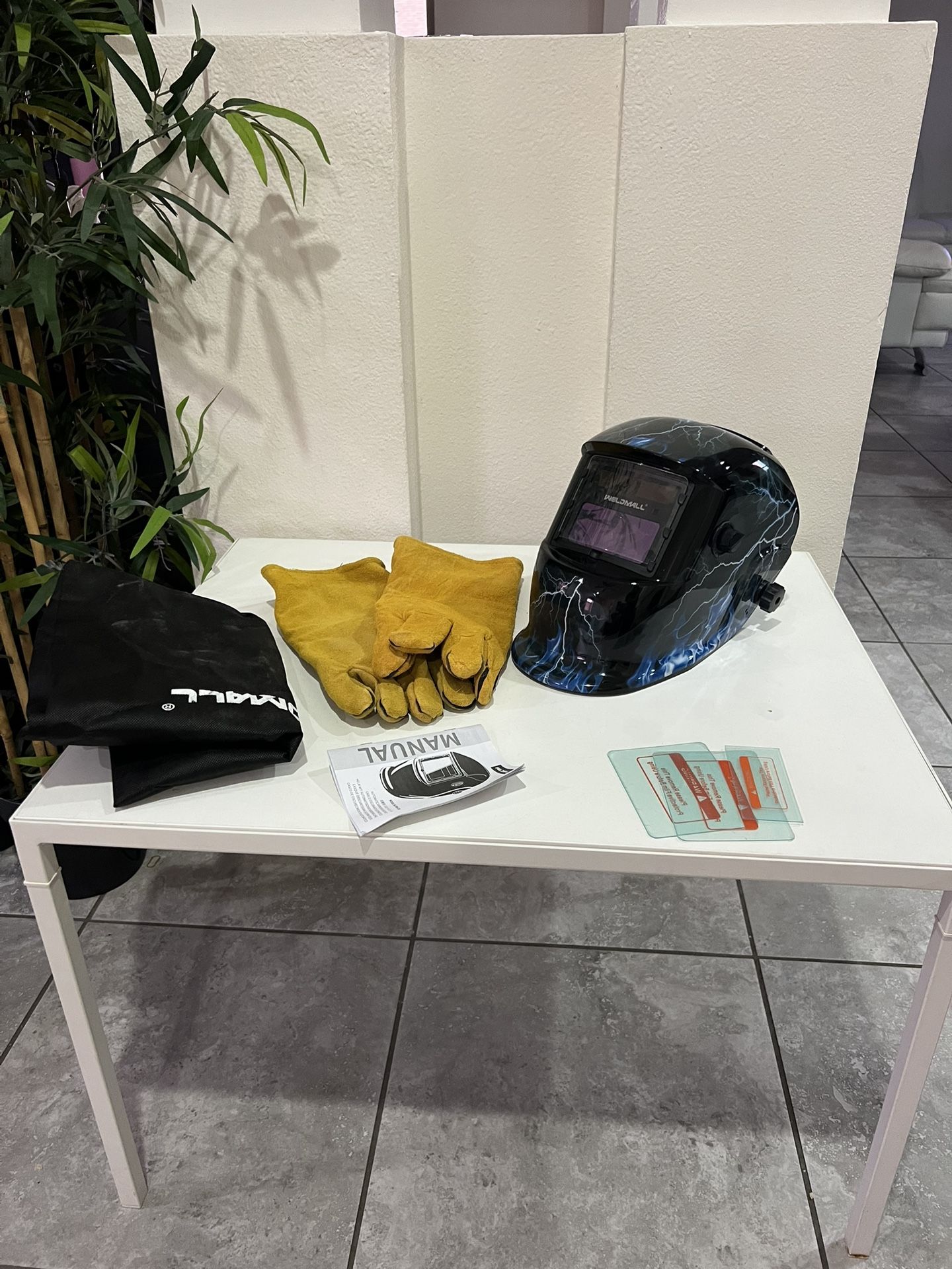 New In The Box True Color Solar Power Auto Darkening Welding Helmet Welder Hood with Adjustable Shade Range for Mig Tig Arc Sensor Welder Mask WM-110