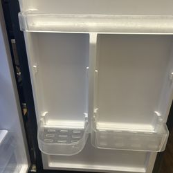 Hotpoint Studio Size Fridge