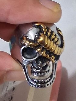 Size 8,  Man's ,Daniel Steiger Outlet  Ring Skull and Scratch