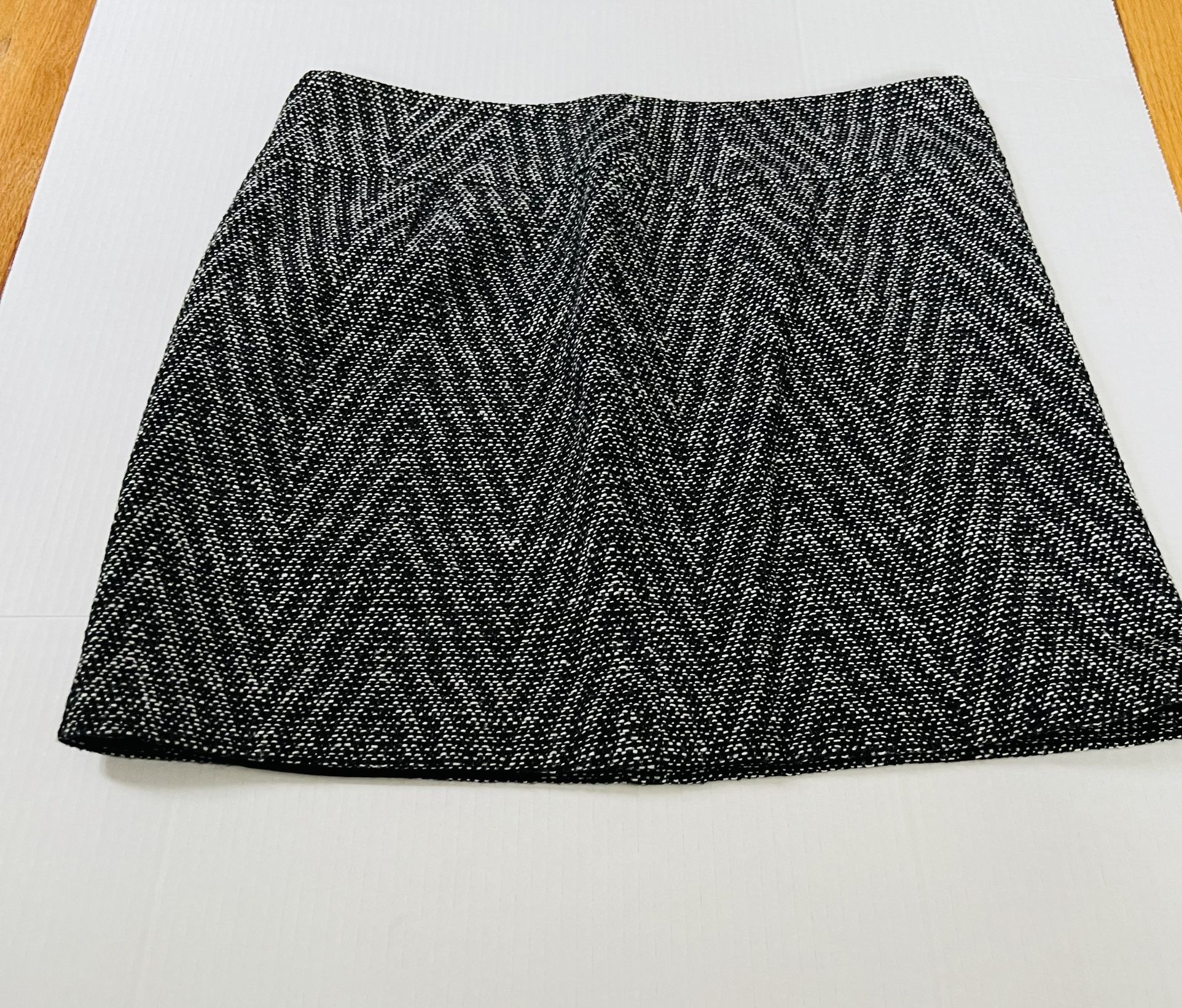 LOFT Black & White Scalloped Pencil Skirt Business Career - Size 8