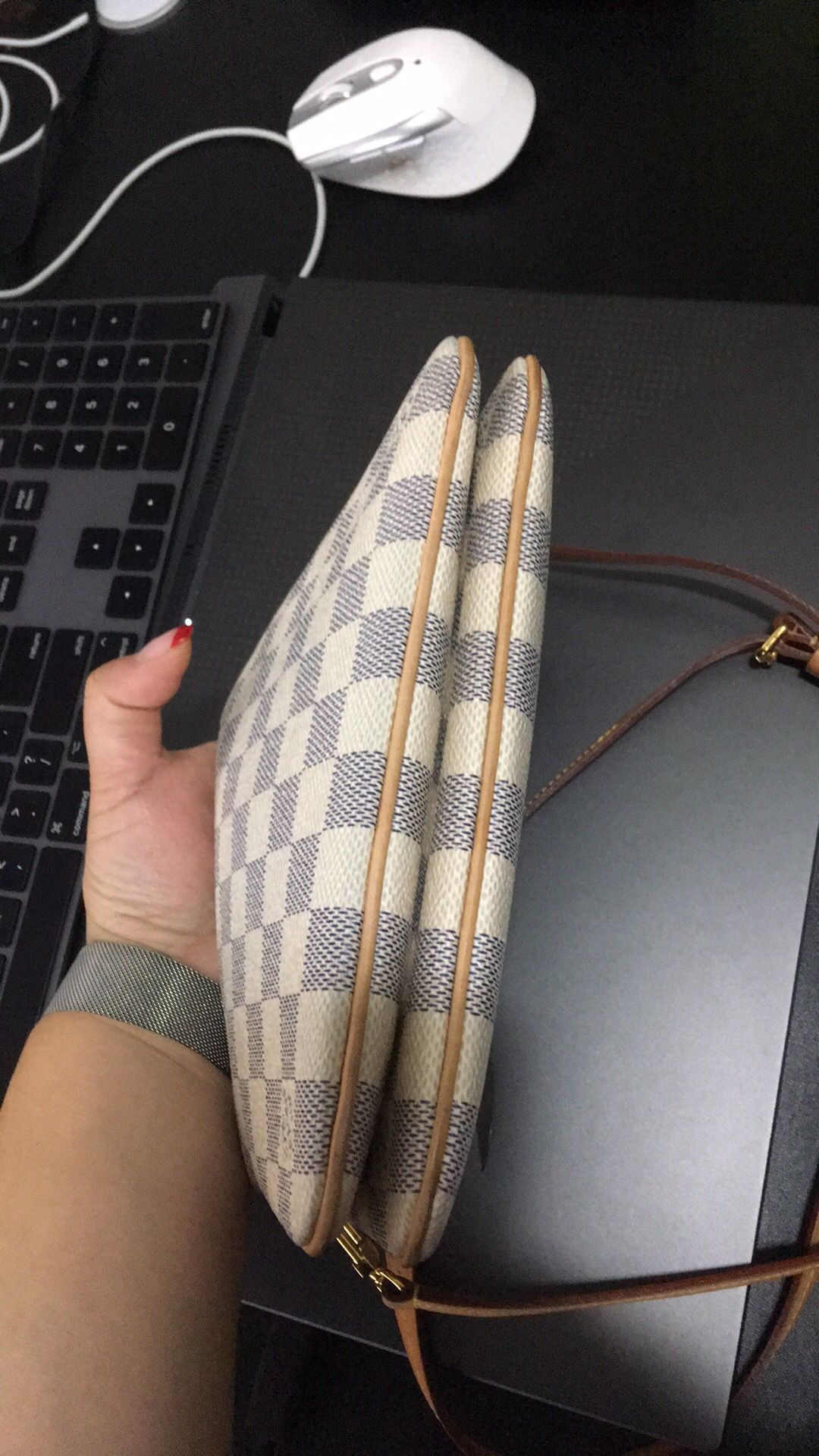 96091 Louis Vuitton N41420 **Authentic** White Damier Azur Trousse Zip Up Cosmetic  Bag 480748 for Sale in Carmichael, CA - OfferUp