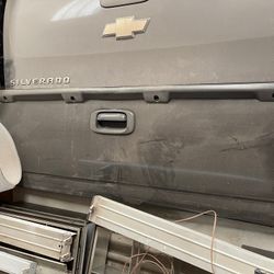 2003 Chevrolet Silverado Tailgate!