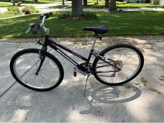 Schwinn Frontier bike women’s mountain bicycle 26” wheels brakes & shifts great Shimano components