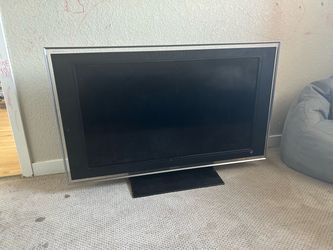40” Sony Bravia 2007 XBR TV with Stand
