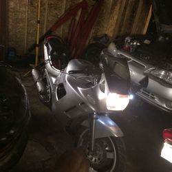 92 Suzuki GSX 600 runs great needs battery