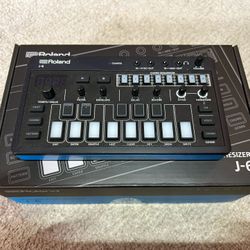 Roland J6 Synthesizer
