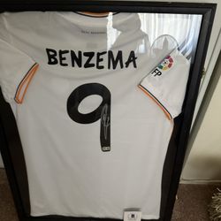 Benzema Autographed Jersey 