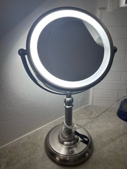 Cosmetic vanity mirror