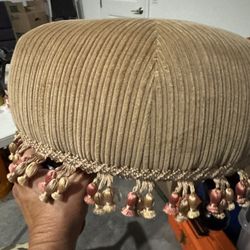 Footstool/pouf