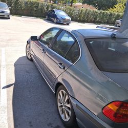 2004 BMW 330xi   6 speed stick shift