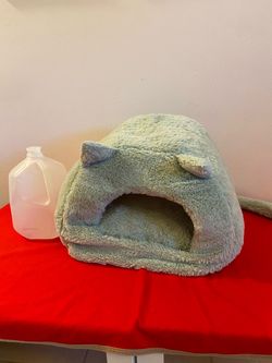 Semi-Enclosed Green Cat Cave Bed