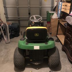 John Deere Lawn Tractor