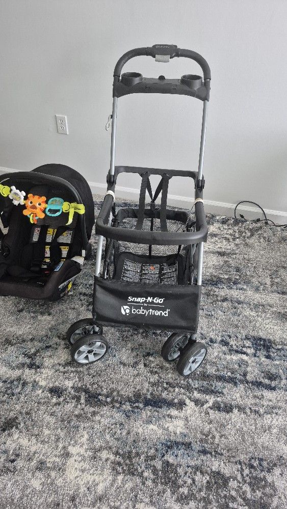 Newborn scroller in car seat/ if you're interested make me a offer