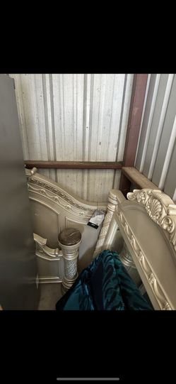 King Size Bed/mirrow