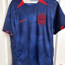 Is Soccer Jersey Size Small Men’s