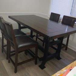 Hightop Table And Chairs