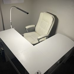 Desk / Chair / Light