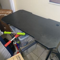 Gaming desk