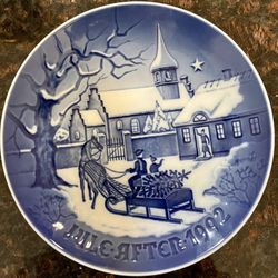 B&G Copenhagen 1982 Plate Denmark Jule After The Christmas Tree Porcelain Blue