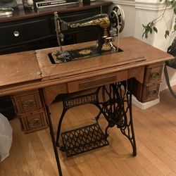 Antique Singer Model 27 Sewing Machine/Table From 1903