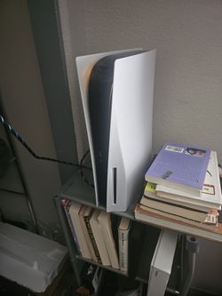 sony ps5, one controller some games