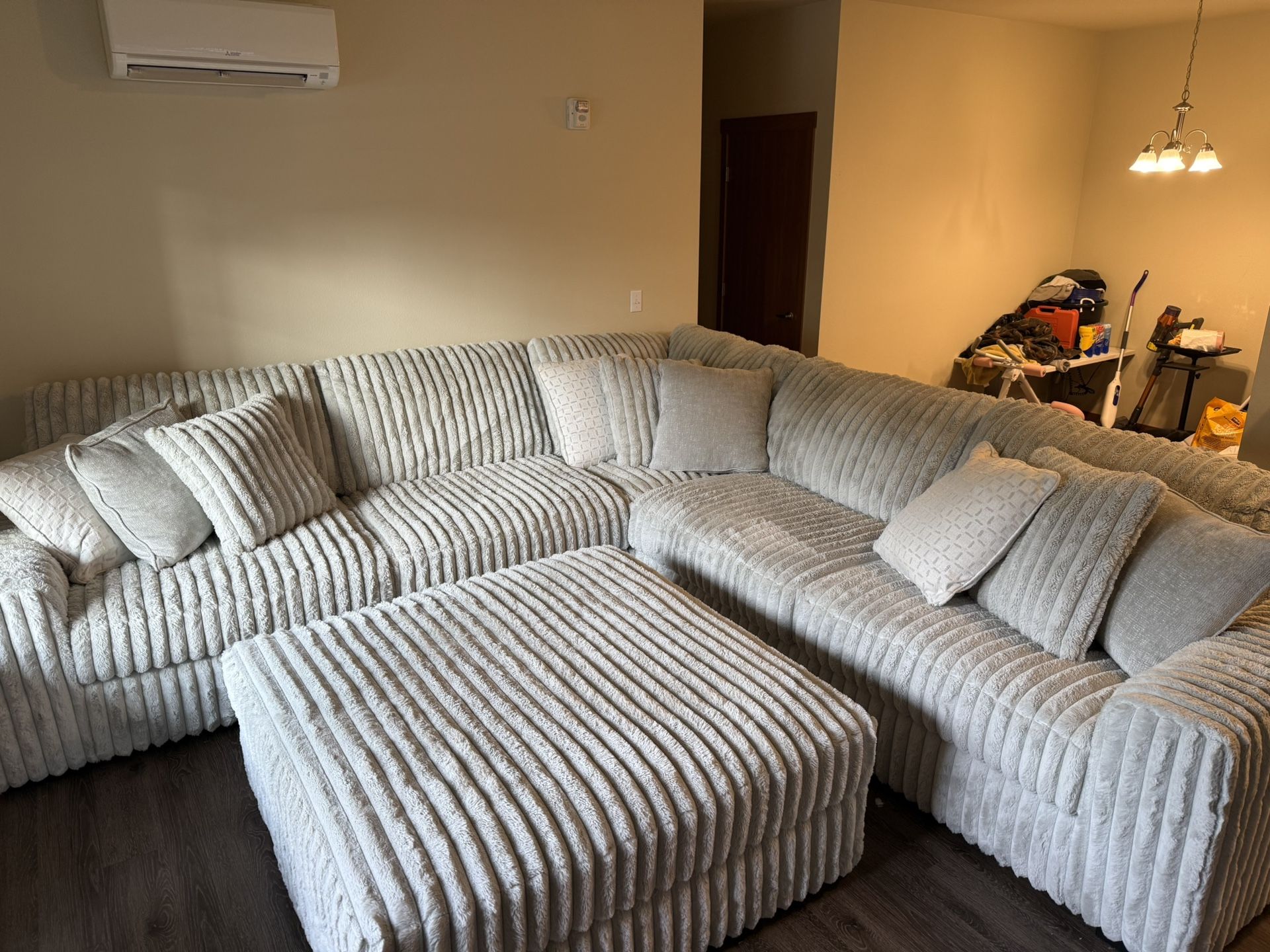 Fuzzy comfy couch/sectional 