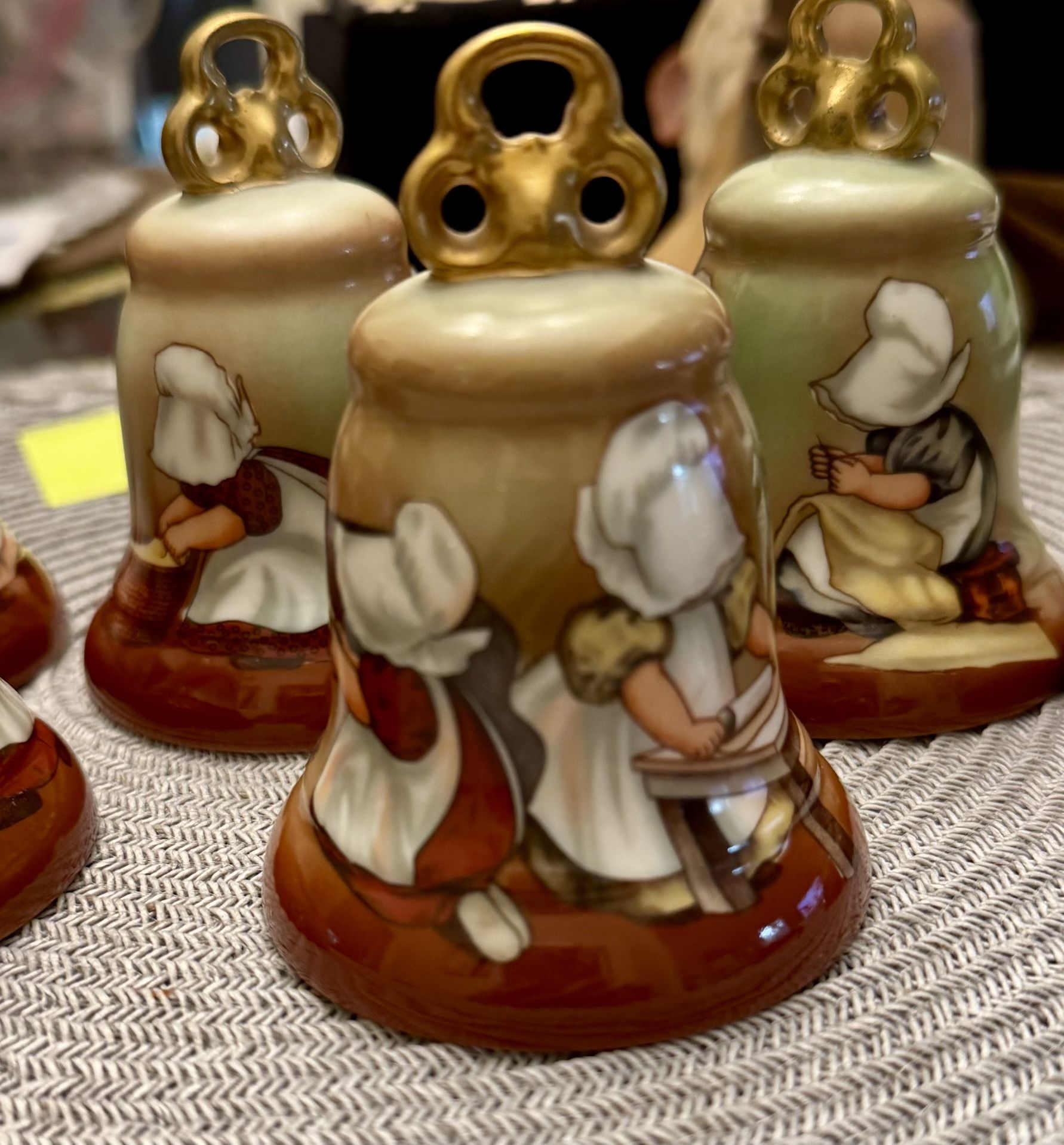 7 PC ROYAL BAYREUTH SUN BONNET BABIES DAYS OF THE WEEK BELL SET Limited Edition