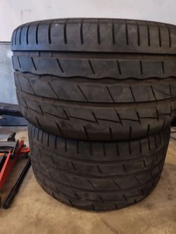 325 30 19 Firestone Firehawk tires x2