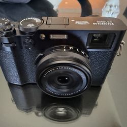 FUJIFILM X100VI Digital Camera (Black)