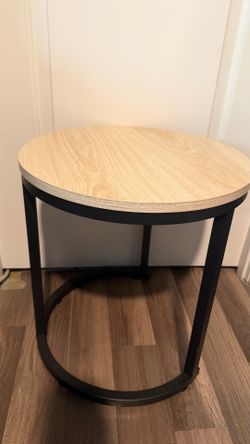 Small resonda side table