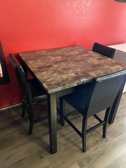 Kitchen table, coffee table, 2 end tables