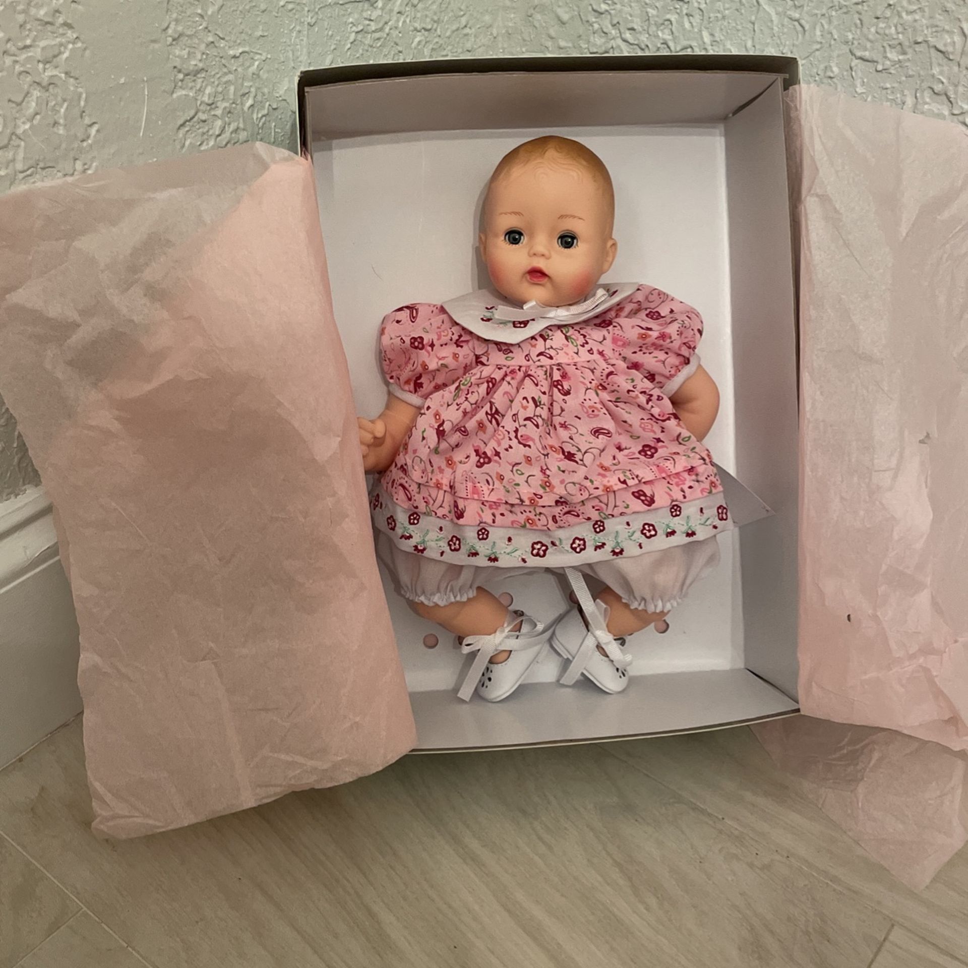 Vintage Madame Alexander Doll - Flowers and fun Huggable Huggums