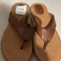 New Womens Size 8 Boc Sandals Flip Flops 