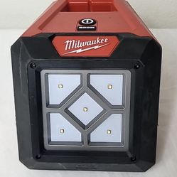M12 12-Volt Lithium-Ion Cordless 1000-Lumen Rover LED Compact Flood Light with  M12 4.0 Battery