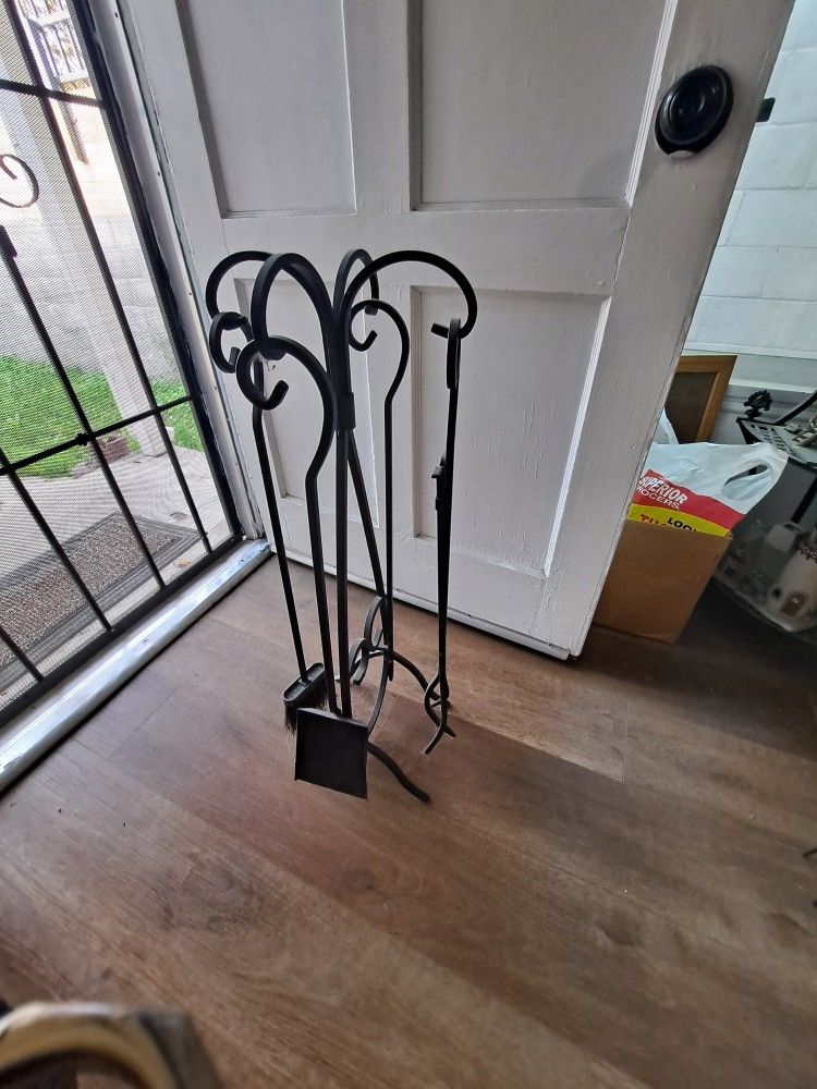 Fireplace tool set