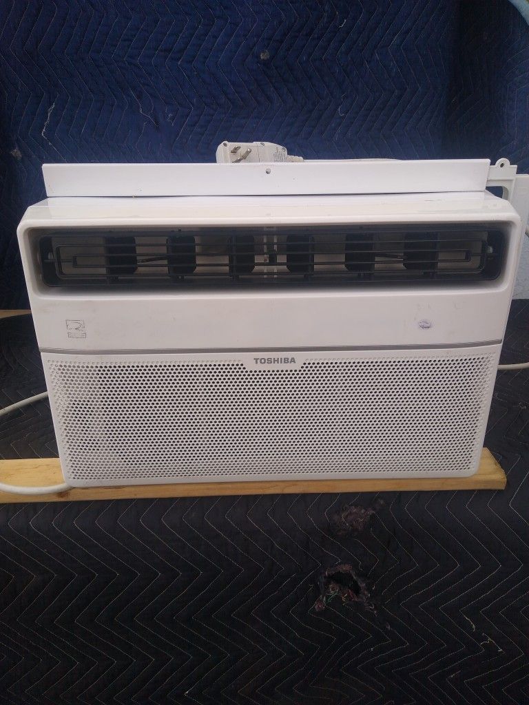 Toshiba Air Conditioner 8000 BTU Window Unit AC