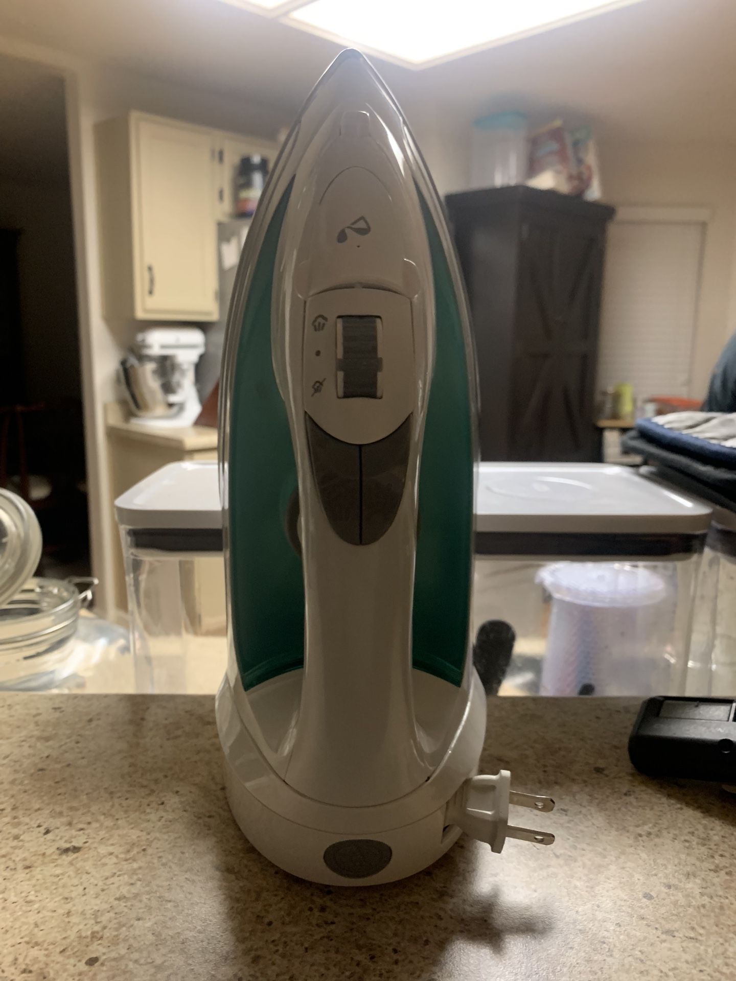 Hamilton Beach Retractable Cord Steam Iron, Stainless Steel Soleplate, 1200W, White