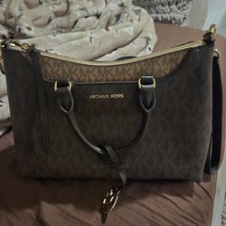 Medium michael kor in trally good condtion