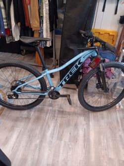 Trek Marlin 5 2025 Almost New